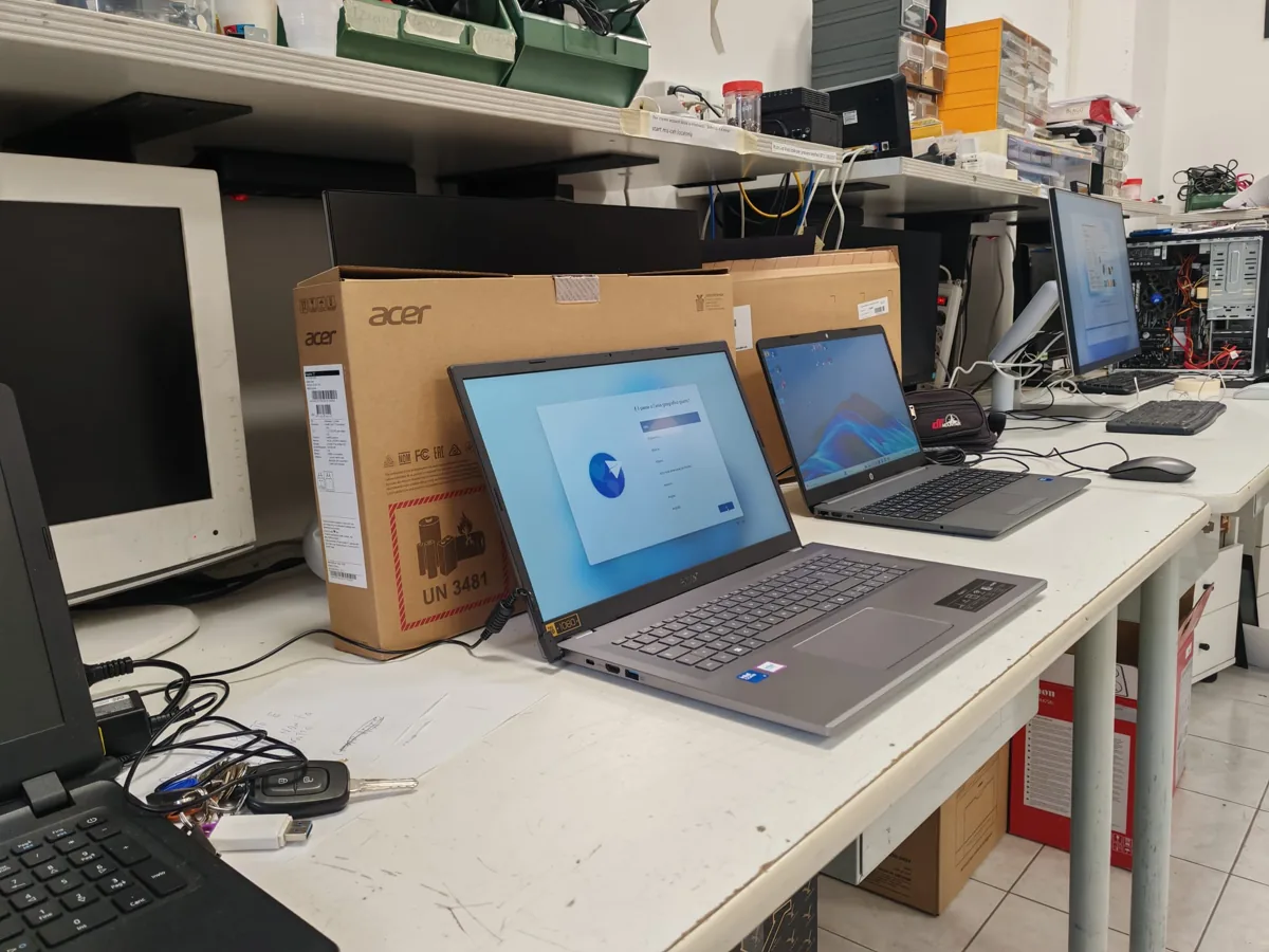 Notebook nel laboratorio Olipress